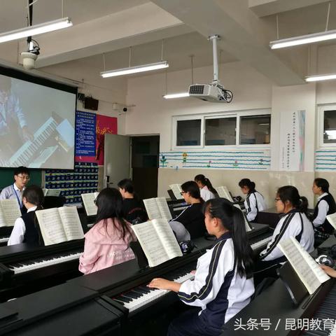 职业学校（职业学校，培养实用人才的摇篮）