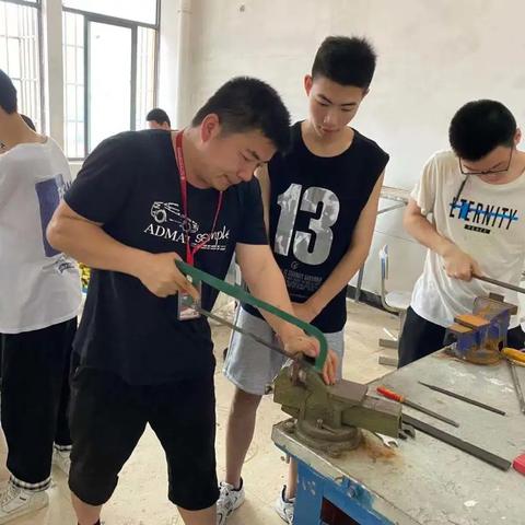 中等职业学校是中专吗（中等职业学校是中专吗？对中等职业教育的深度解读）