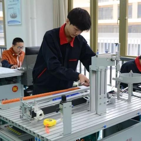 中职（中职教育，培养实用人才的摇篮）