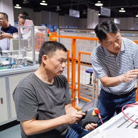 高级技工（高级技工，技能之光照亮未来之路）