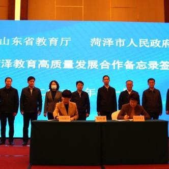 普通高校（普通高校，教育普及与人才培养的基石）